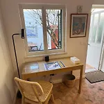 Center, Charming 2 Bedroom شقة *