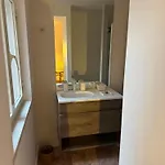 Center, Charming 2 Bedroom شقة