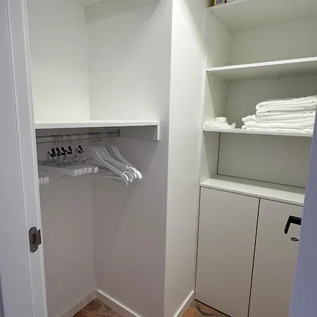 Center, Charming 2 Bedroom *