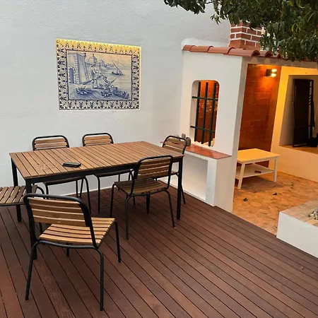 Center, Charming 2 Bedroom Apartment *