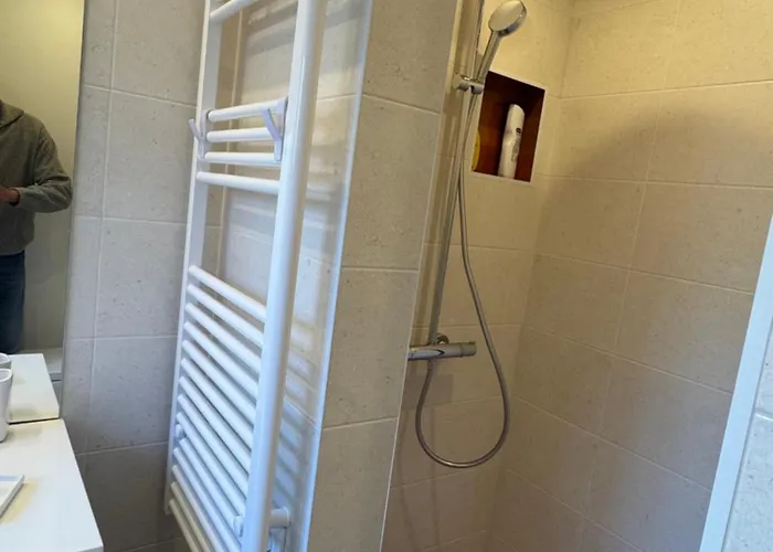 Center, Charming 2 Bedroom *