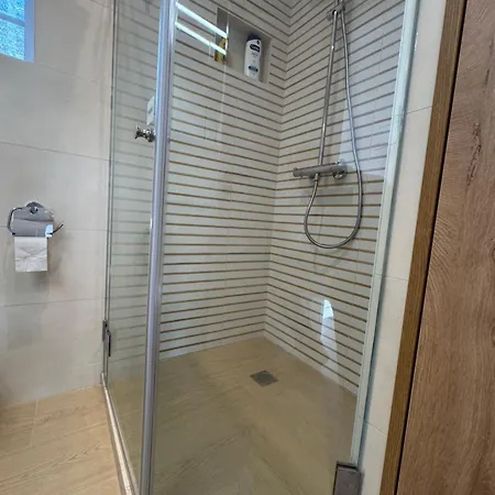 Center, Charming 2 Bedroom
