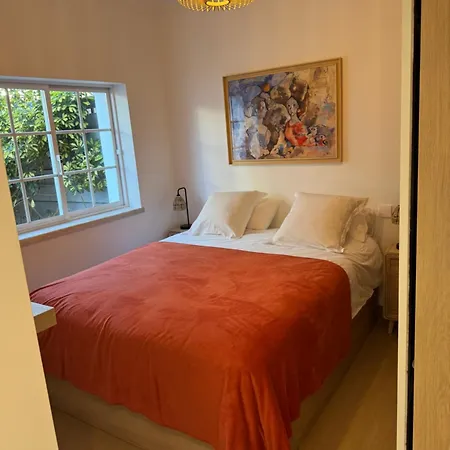 Center, Charming 2 Bedroom Апартаменты
